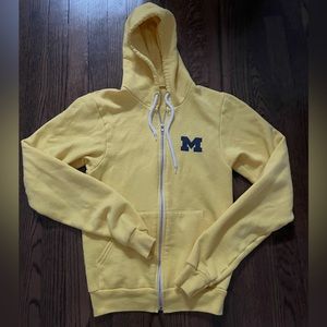 MICHIGAN BUNDLE. 5 sweatshirts 1 track jacket.